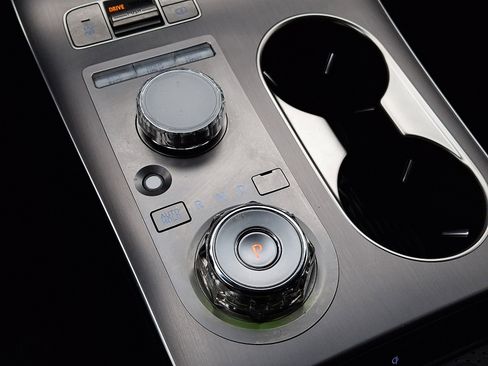 Certified 2026 Genesis GV70 2.5T Advanced image 15