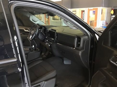 Used 2024 GMC Sierra 1500 Elevation image 29