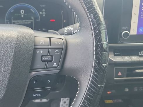 Used 2025 Toyota Camry SE FWD image 22