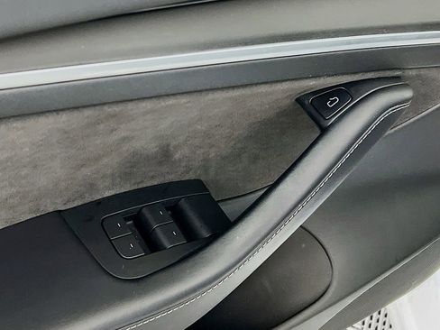 Used 2021 Tesla Model 3 Standard Range Plus image 18