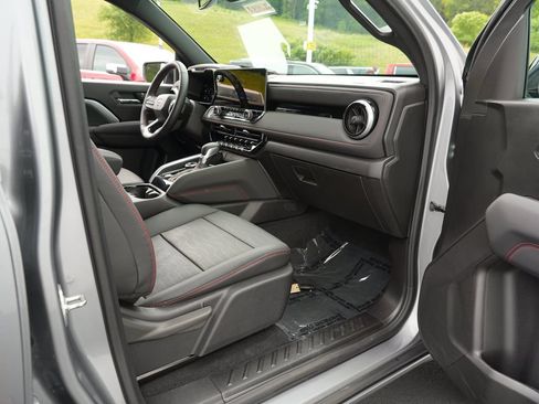 Used 2024 Chevrolet Colorado Z71 w/ Z71 Convenience Package 2 AWD/4WD image 29