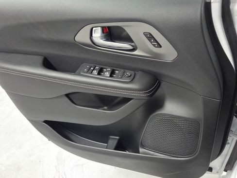 New 2027 Chrysler Pacifica Select w/ Family Tech Group FWD image 15