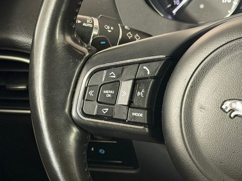 Used 2018 Jaguar F-PACE Premium image 15