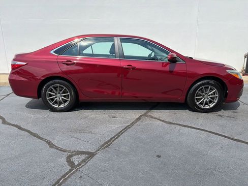 Used 2015 Toyota Camry LE FWD image 9