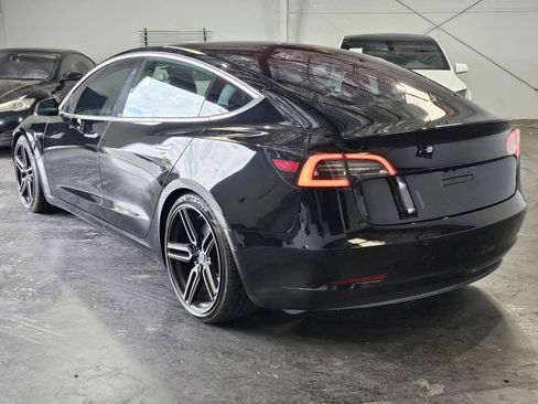 Used 2018 Tesla Model 3 RWD image 2