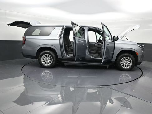 Used 2023 Chevrolet Suburban LS image 33