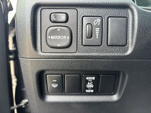 Used 2018 Toyota 4Runner SR5 AWD/4WD image 18