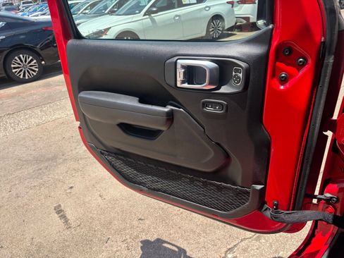 Used 2025 Jeep Wrangler Unlimited Sport AWD/4WD image 18