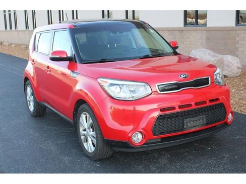 Used 2016 Kia Soul ! w/ Premium Package image 2