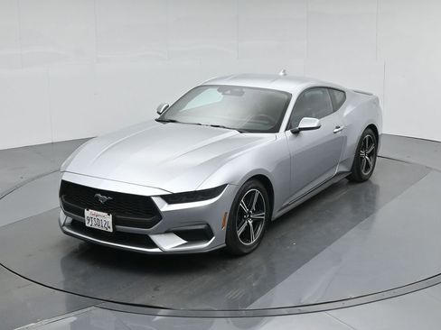 Used 2025 Ford Mustang Premium image 39