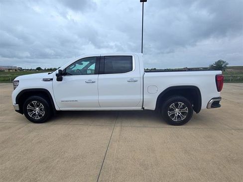 Used 2025 GMC Sierra 1500 SLT image 8
