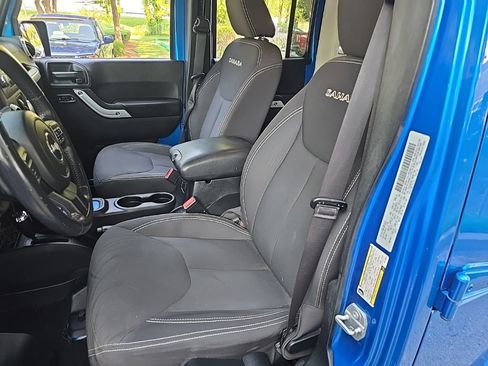 Used 2016 Jeep Wrangler Unlimited Sahara AWD/4WD image 13