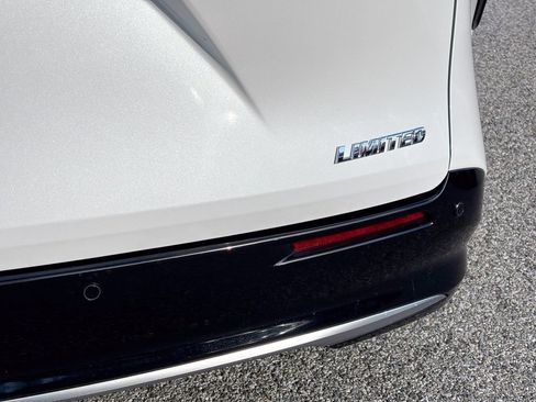 Used 2025 Toyota Sienna Limited image 14