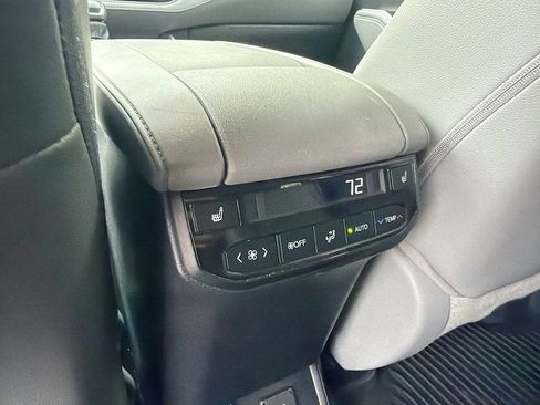 Used 2021 Toyota Highlander Platinum FWD image 11