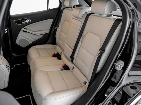 Used 2018 Mercedes-Benz GLA 250 4MATIC w/ Premium Package image 34