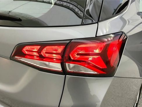 Used 2023 Chevrolet Equinox LS w/ Driver Confidence II Package AWD/4WD image 15