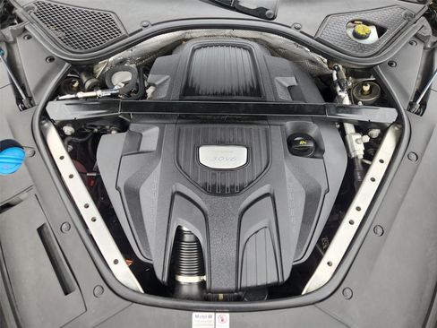 Used 2018 Porsche Panamera 4 AWD/4WD image 30