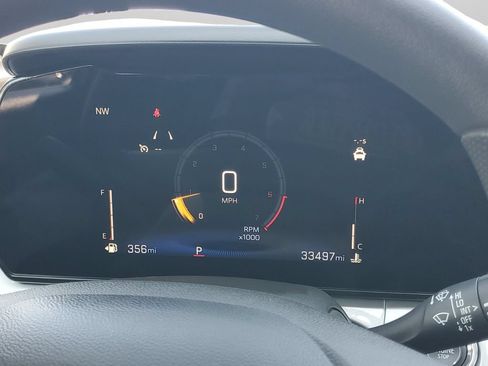 Used 2025 Chevrolet Trax LT FWD image 21