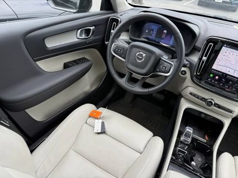 Used 2024 Volvo XC40 B5 Plus w/ Protection Package Premier AWD/4WD image 8