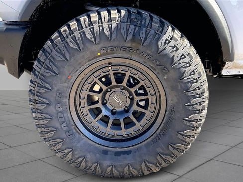 New 2025 Ford Bronco 4-Door image 11