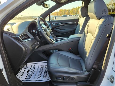 Used 2024 Buick Enclave Premium image 13