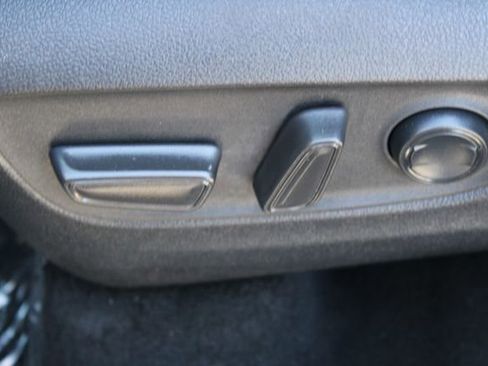 Used 2022 Toyota Highlander XLE AWD/4WD image 41