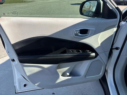 Used 2019 Jeep Compass Latitude image 20