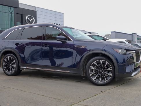 Certified 2024 MAZDA CX-90 Plug-In Hybrid w/ Premium Pkg image 4