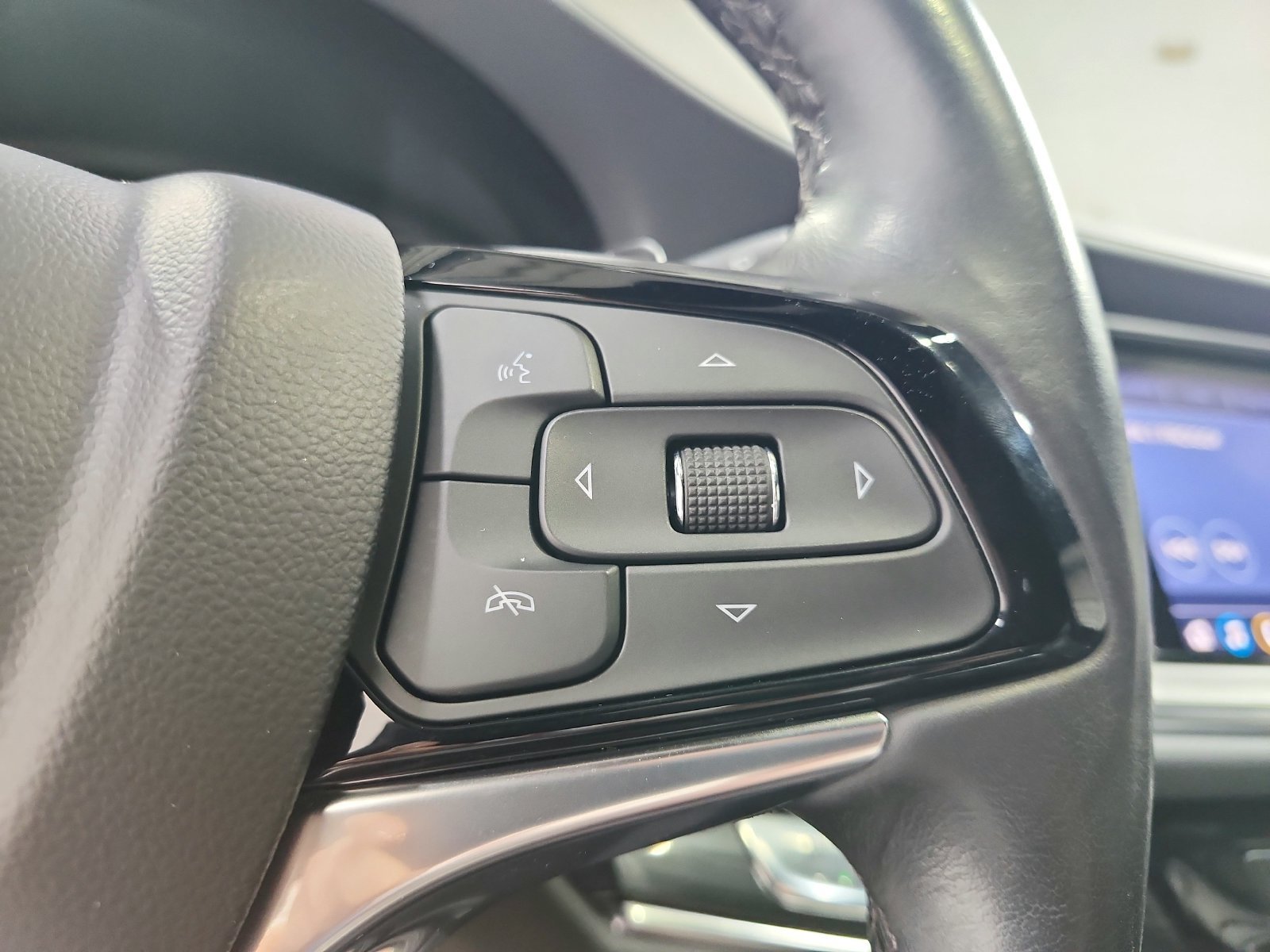Used 2024 Buick Enclave Essence FWD image 23