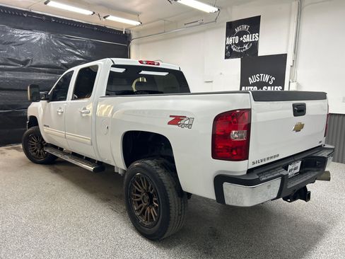 Used 2011 Chevrolet Silverado 2500 LTZ w/ LTZ Plus Package AWD/4WD image 4