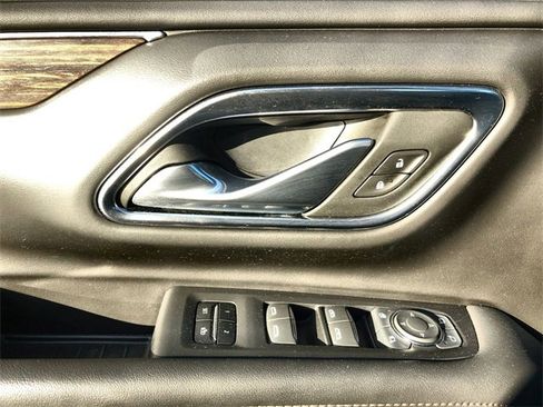 Used 2024 Chevrolet Suburban High Country image 13