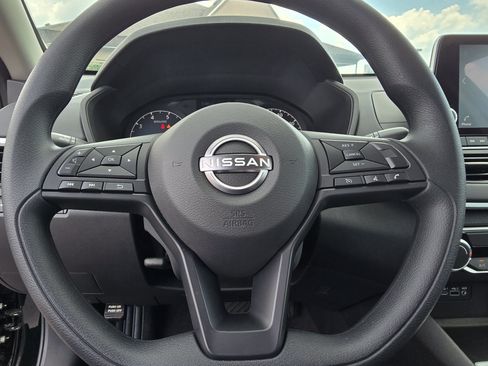 Used 2025 Nissan Altima 2.5 S FWD image 19