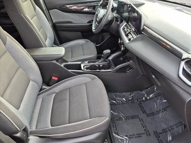 Used 2025 Chevrolet TrailBlazer LT AWD/4WD image 19