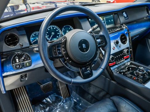 Used 2024 Rolls-Royce Cullinan Black Badge image 11