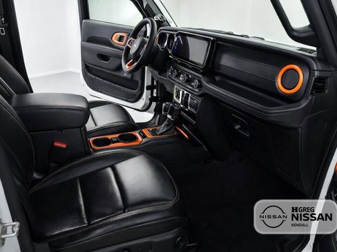 Used 2024 Jeep Wrangler Unlimited Sahara w/ Technology Group image 7