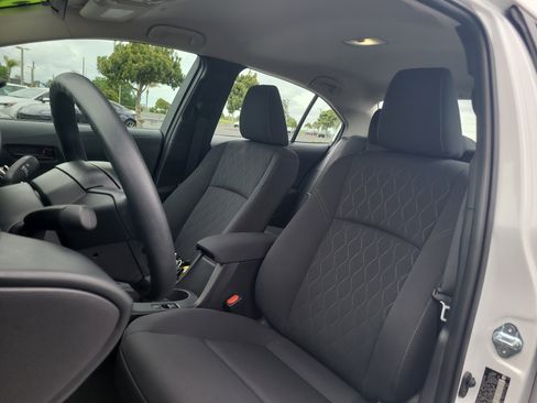 Used 2025 Toyota Corolla LE image 19