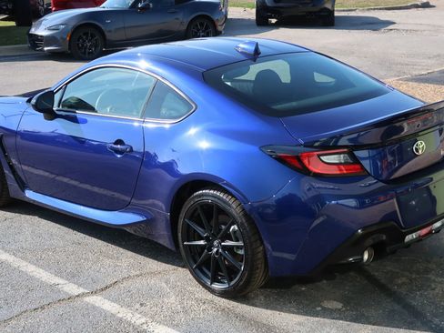 Used 2024 Toyota GR86 Premium image 12