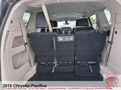 Used 2018 Chrysler Pacifica Touring-L image 14