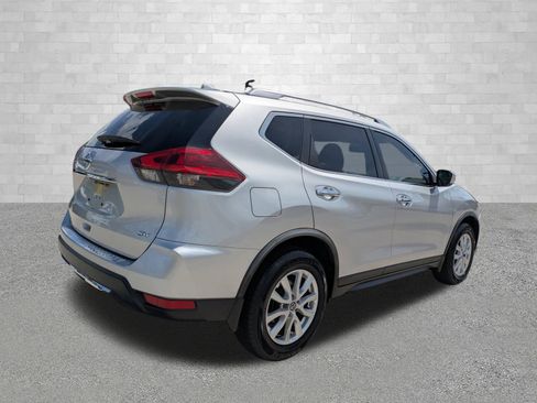 Used 2018 Nissan Rogue SV FWD image 2