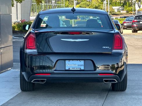 Used 2019 Chrysler 300 S RWD image 4