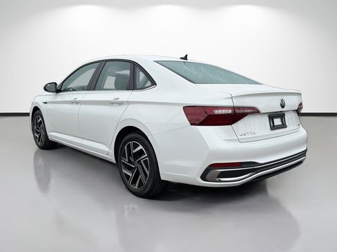 Used 2023 Volkswagen Jetta SEL image 5