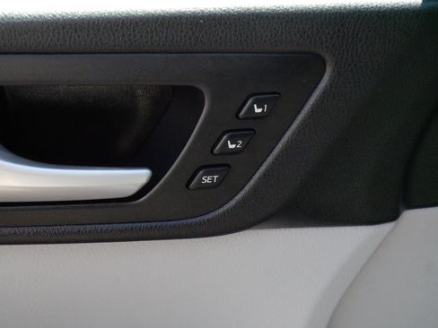 Used 2018 Toyota Highlander Limited AWD/4WD image 19