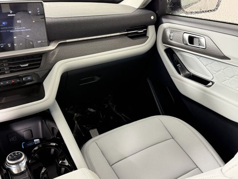 New 2026 Ford Explorer Platinum AWD/4WD image 13