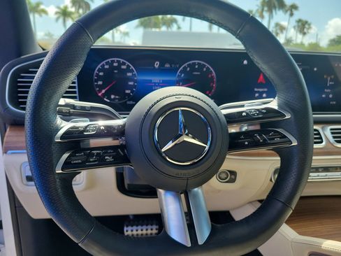 Certified 2025 Mercedes-Benz GLS 450 4MATIC image 31