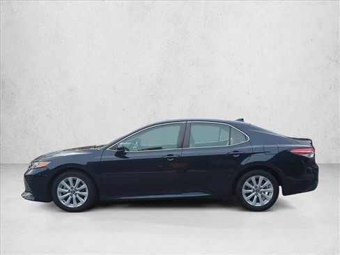 Used 2020 Toyota Camry LE image 8