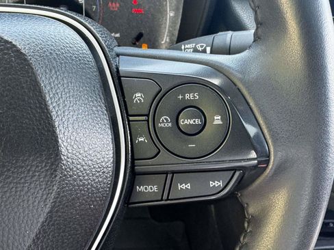 Used 2025 Toyota Corolla SE w/ SE Premium Package FWD image 22