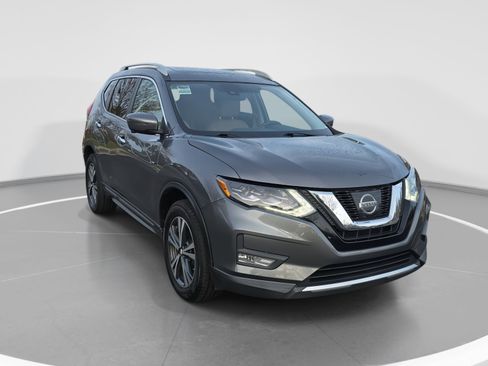 Used 2017 Nissan Rogue SL w/ SL Premium Package image 3