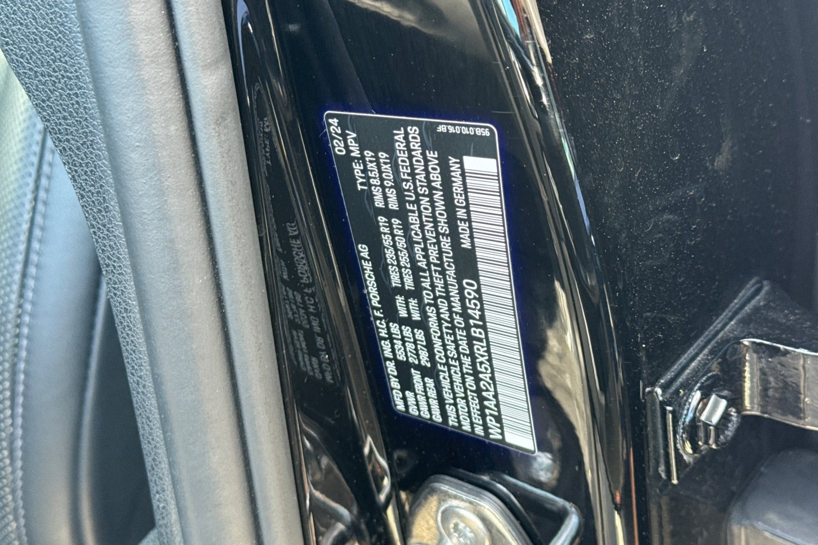 Used 2024 Porsche Macan AWD/4WD image 28