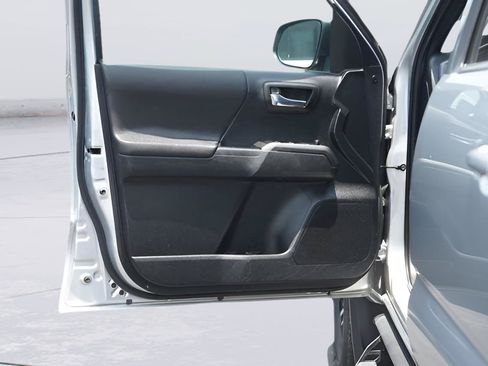 Used 2023 Toyota Tacoma TRD Sport AWD/4WD image 30