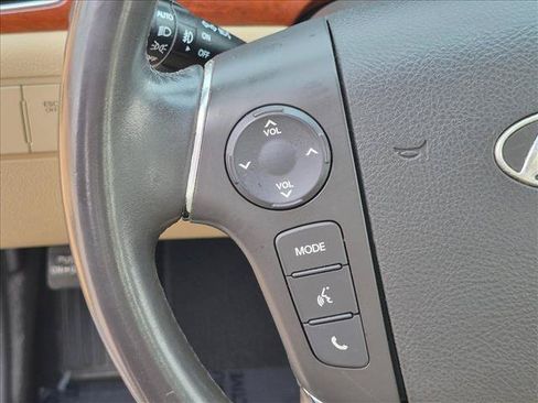 Used 2013 Hyundai Genesis 3.8 RWD image 18